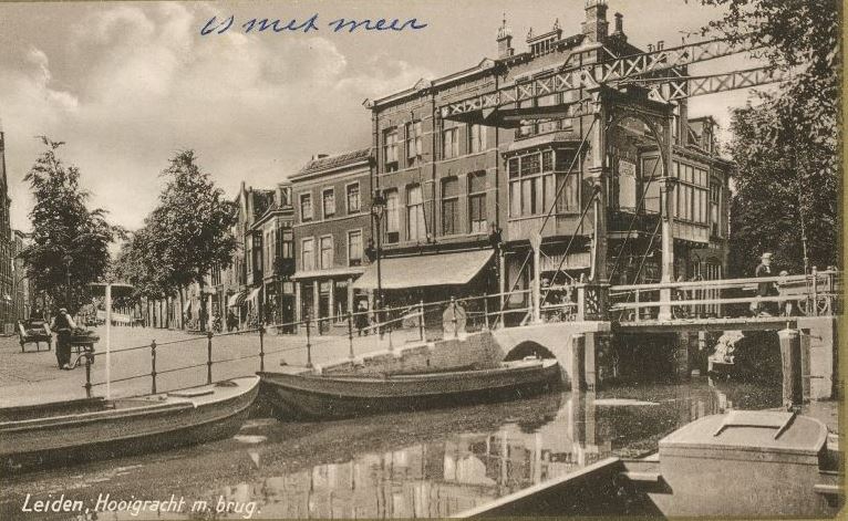 Hooigracht, Langezaal, gepekte brug.jpg